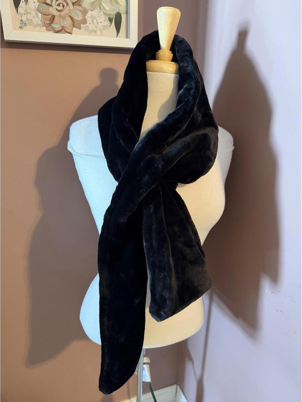 Sprigs Faux Fur Pull Through Scarf With Secret Pocket Black New Very Soft